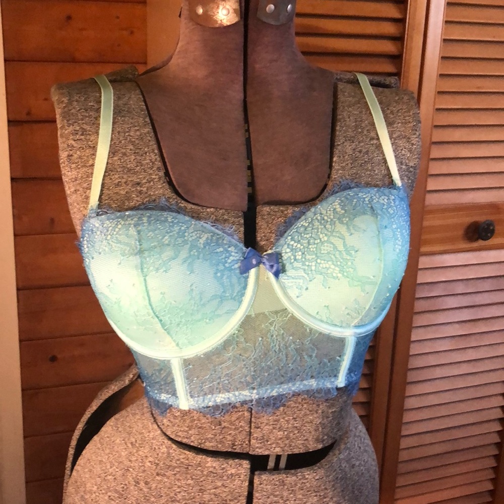 Victoria’s Secret “very sexy” long line, Demi